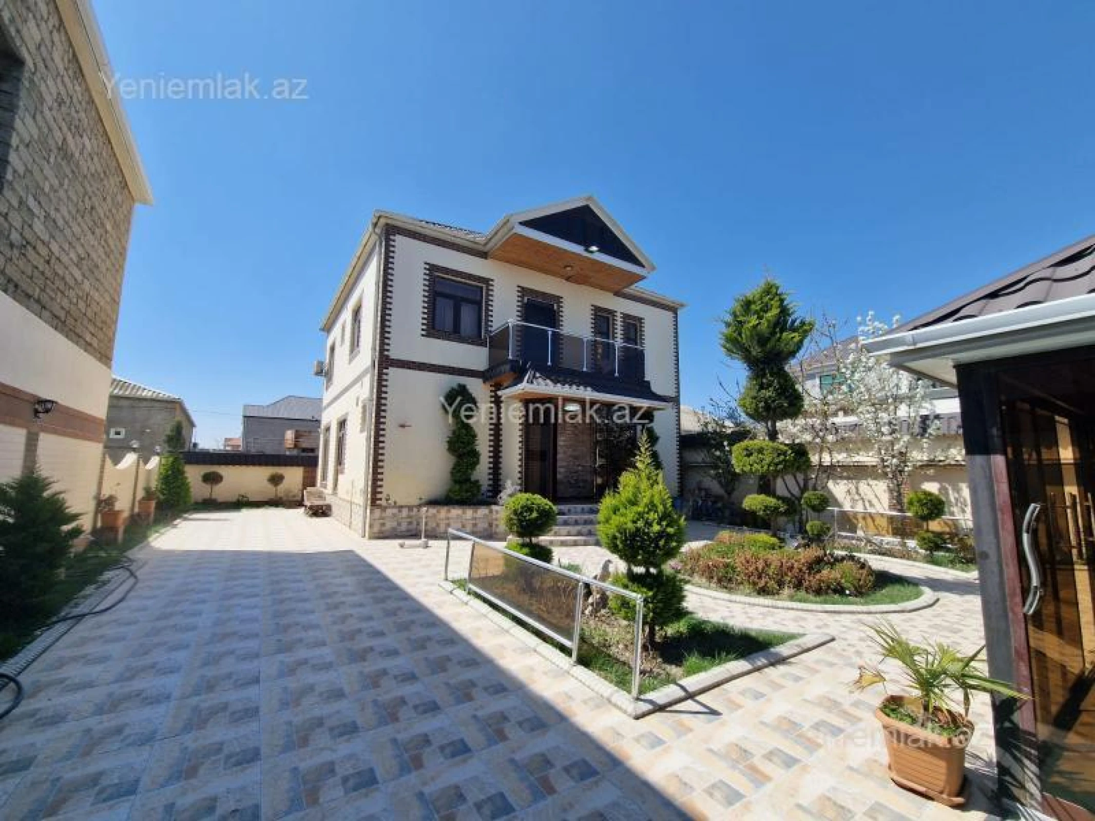 Satılır 6 otaqlı həyət evi 224 m²