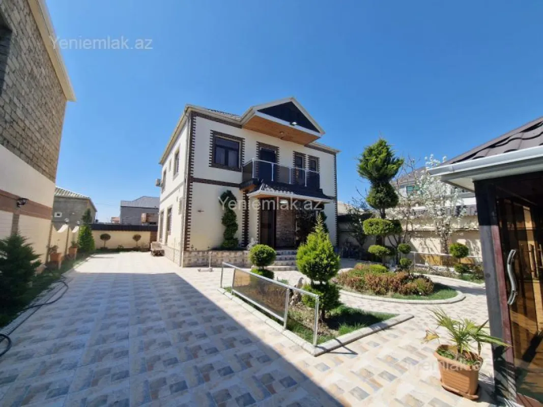 Satılır 6 otaqlı həyət evi 224 m²