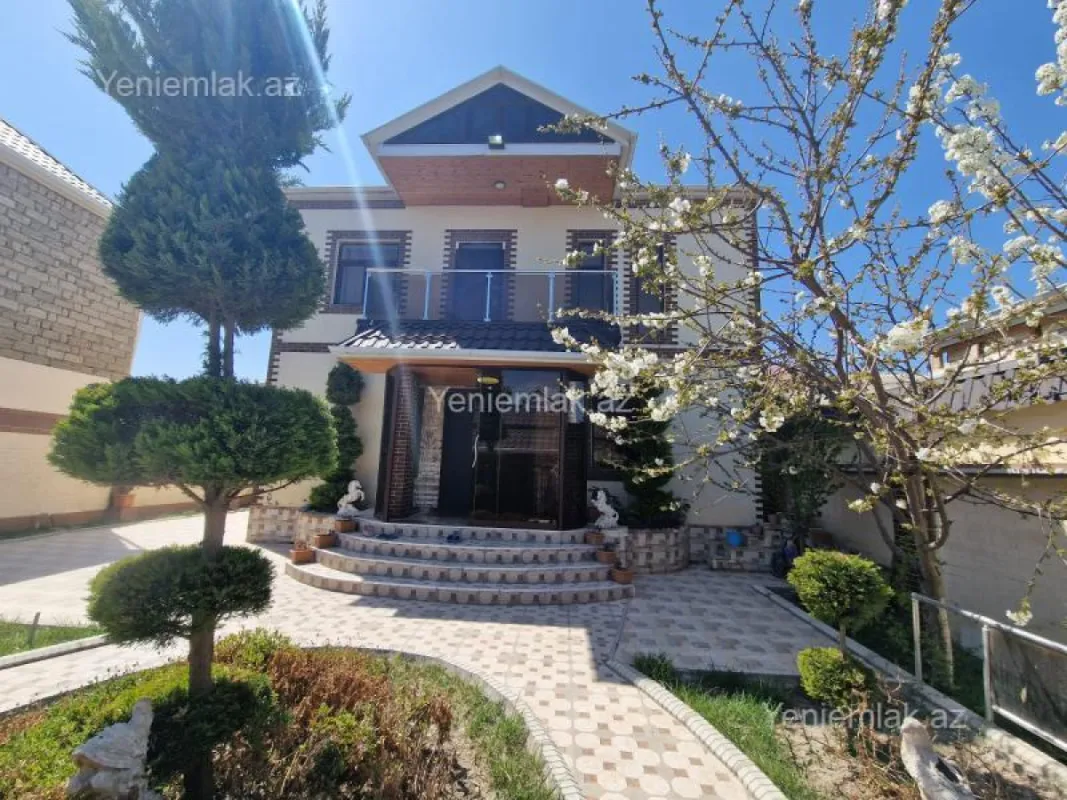 Satılır 6 otaqlı həyət evi 224 m²