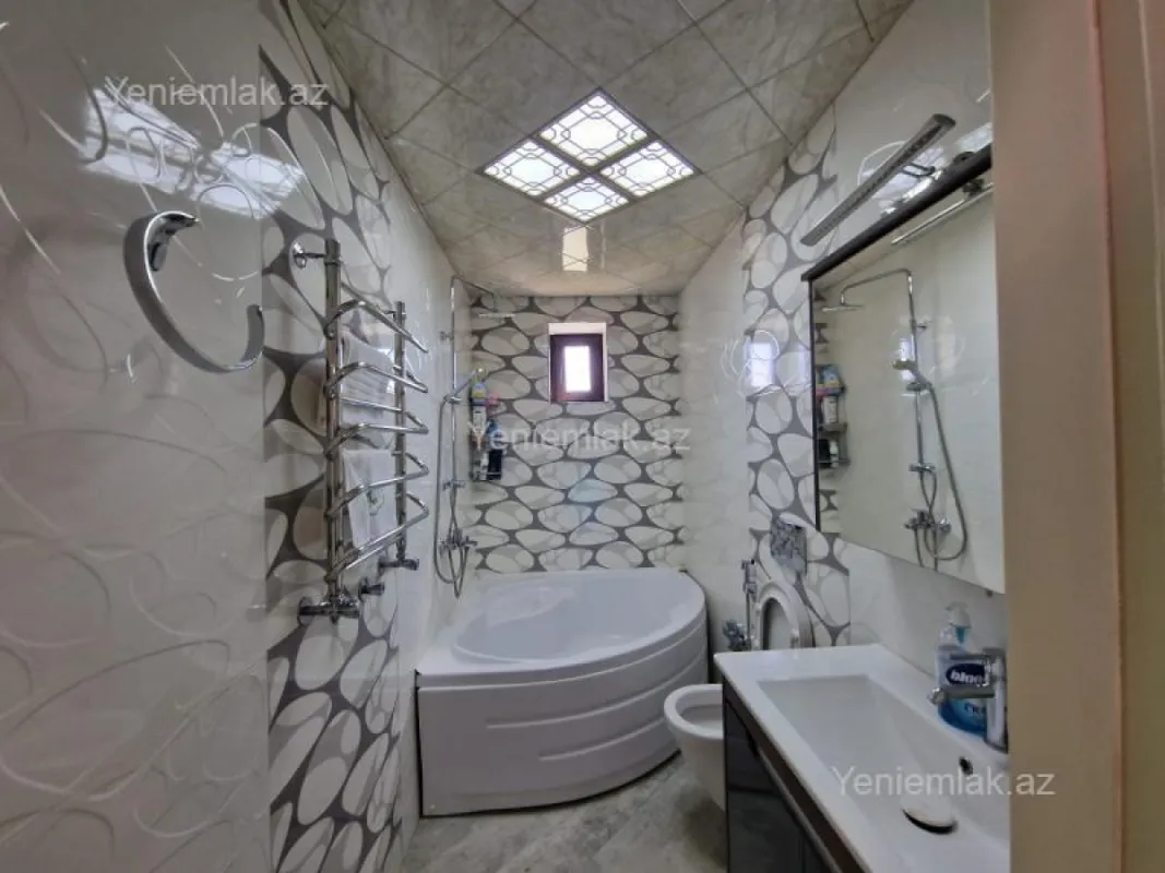 Satılır 6 otaqlı həyət evi 224 m²