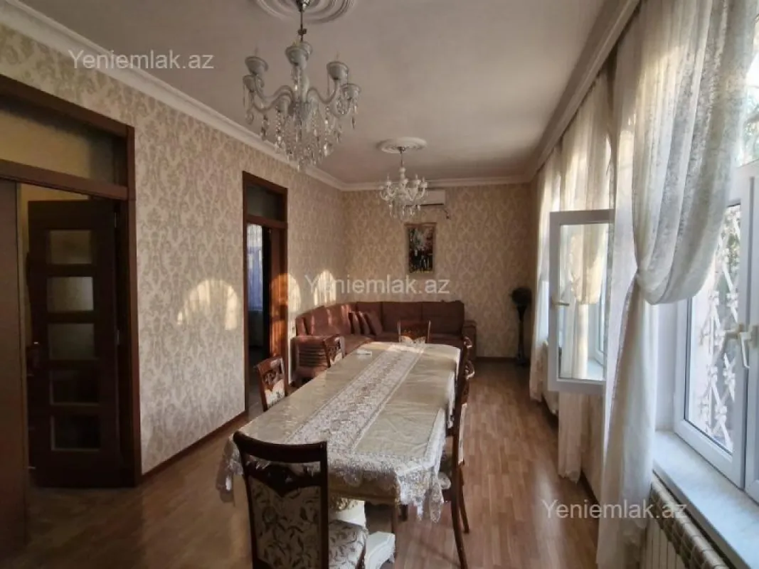 Satılır 4 otaqlı həyət evi 184 m²