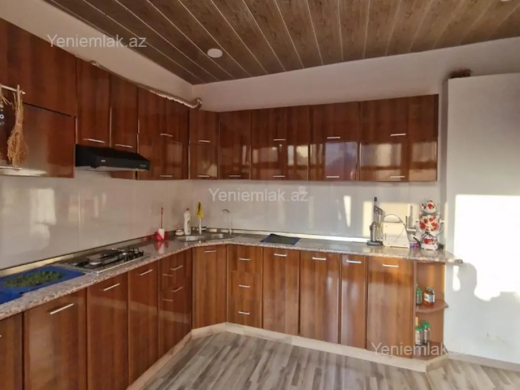 Satılır 4 otaqlı həyət evi 184 m²