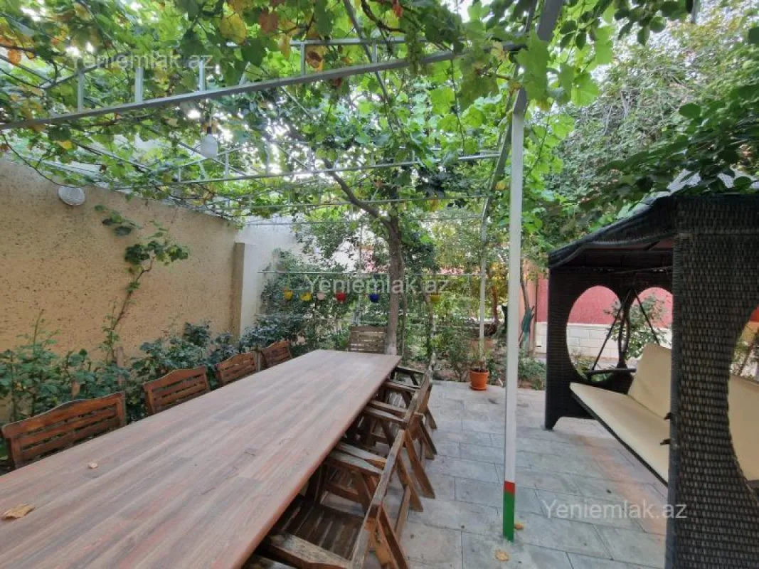 Satılır 4 otaqlı həyət evi 184 m²
