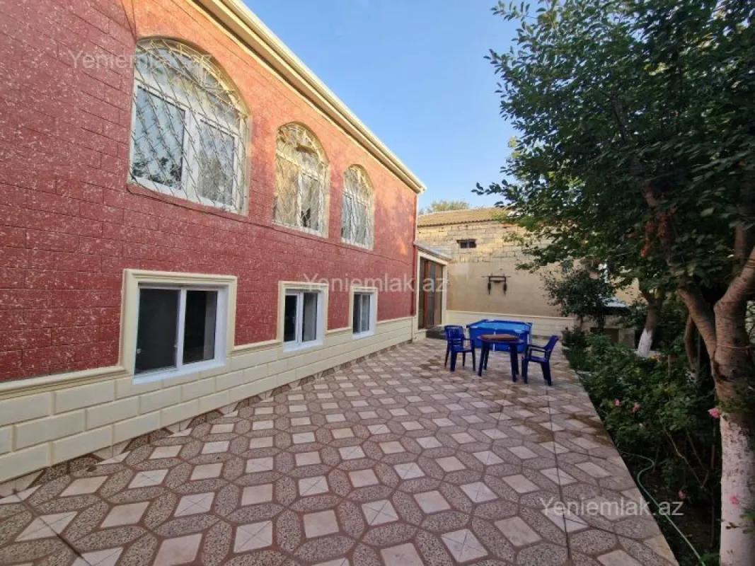 Satılır 4 otaqlı həyət evi 184 m²