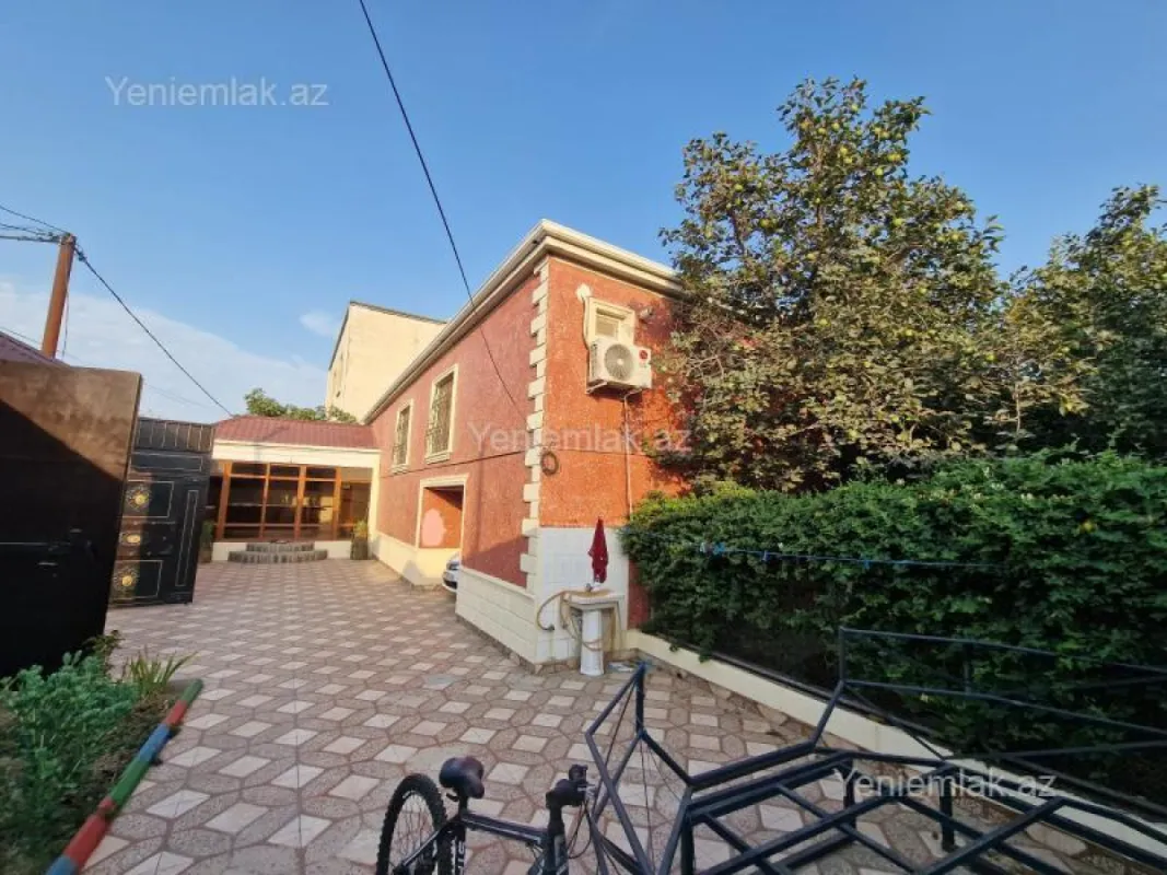 Satılır 4 otaqlı həyət evi 184 m²