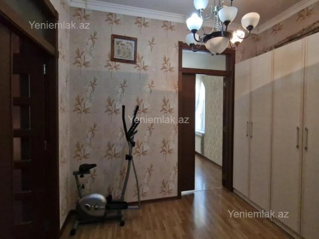 Satılır 4 otaqlı həyət evi 184 m²