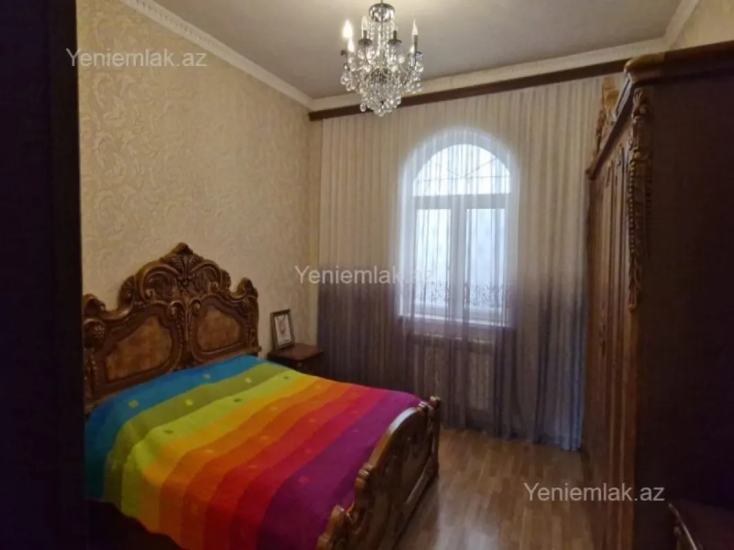Satılır 4 otaqlı həyət evi 184 m²