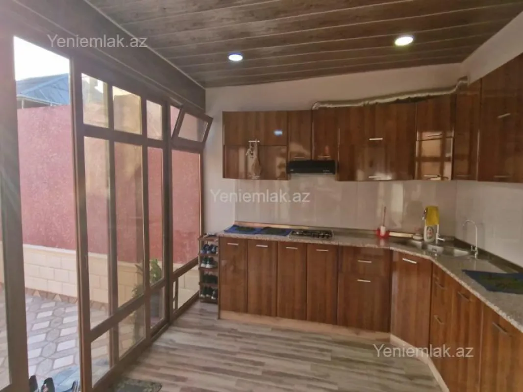 Satılır 4 otaqlı həyət evi 184 m²