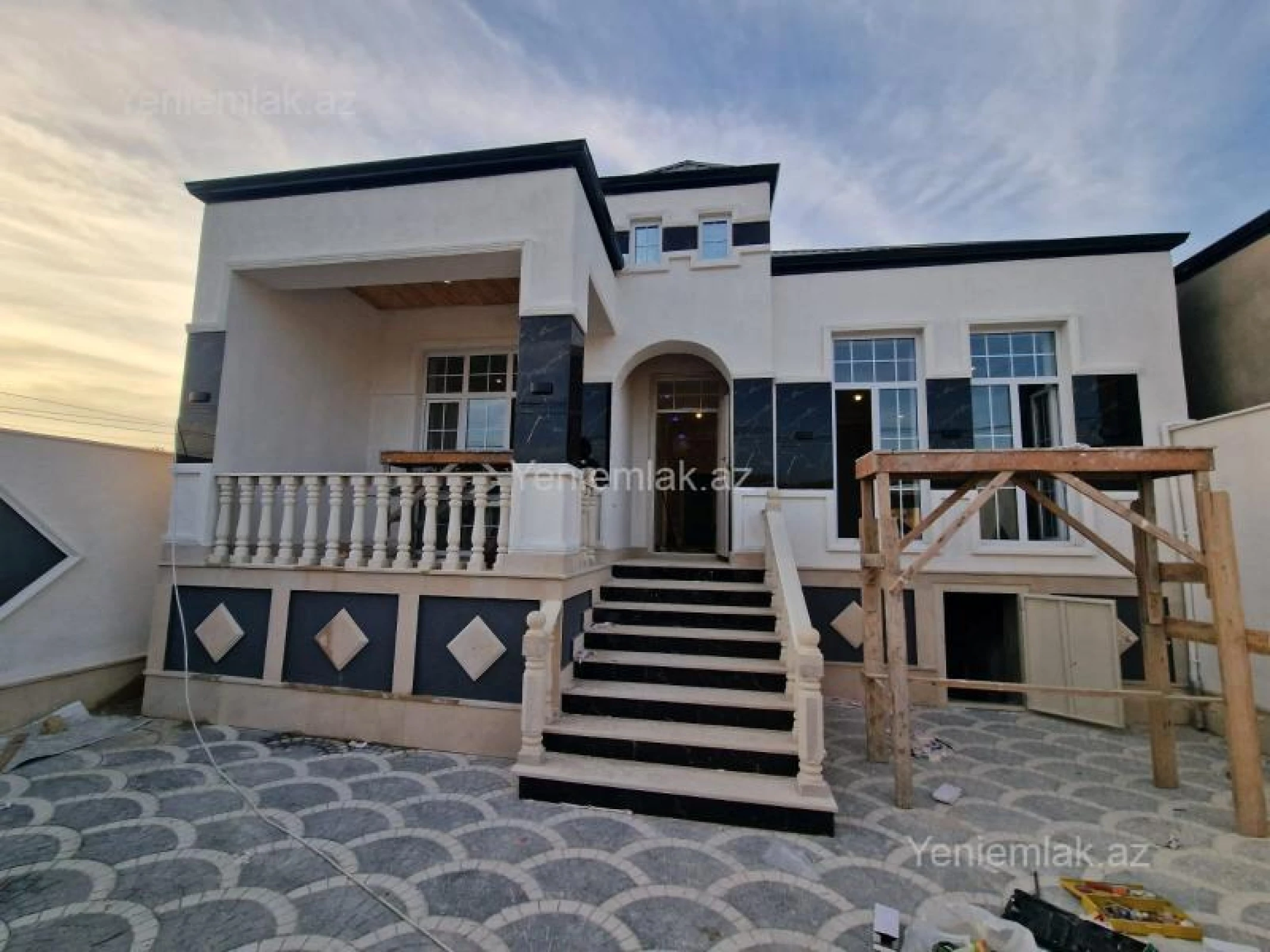 Satılır 4 otaqlı həyət evi 124 m²