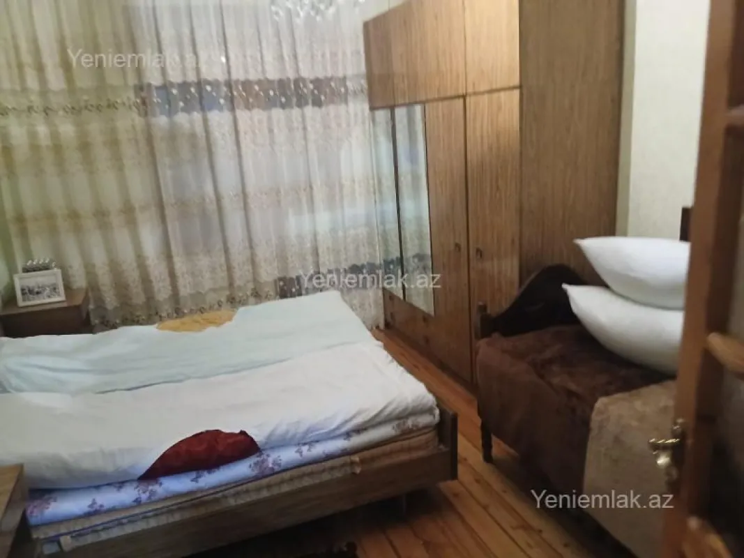 Satılır 2 otaqlı köhnə tikili 60 m²