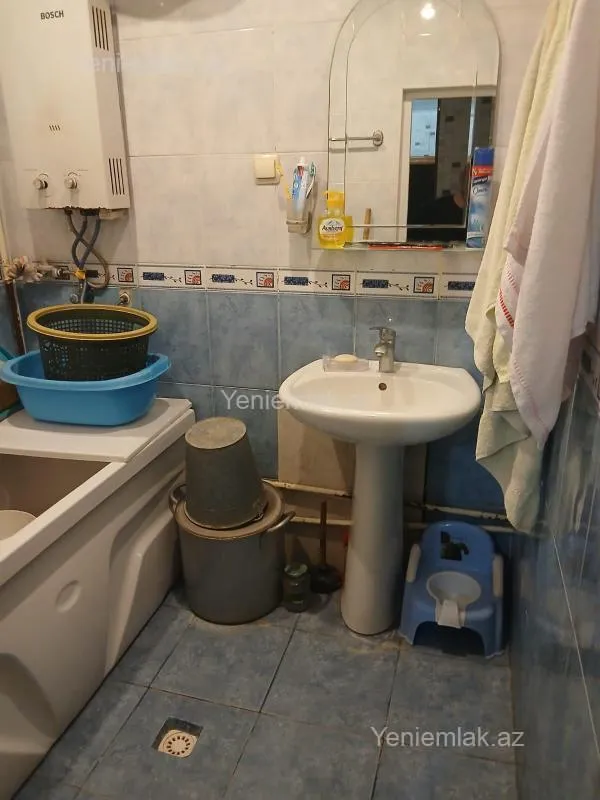 Satılır 2 otaqlı köhnə tikili 60 m²