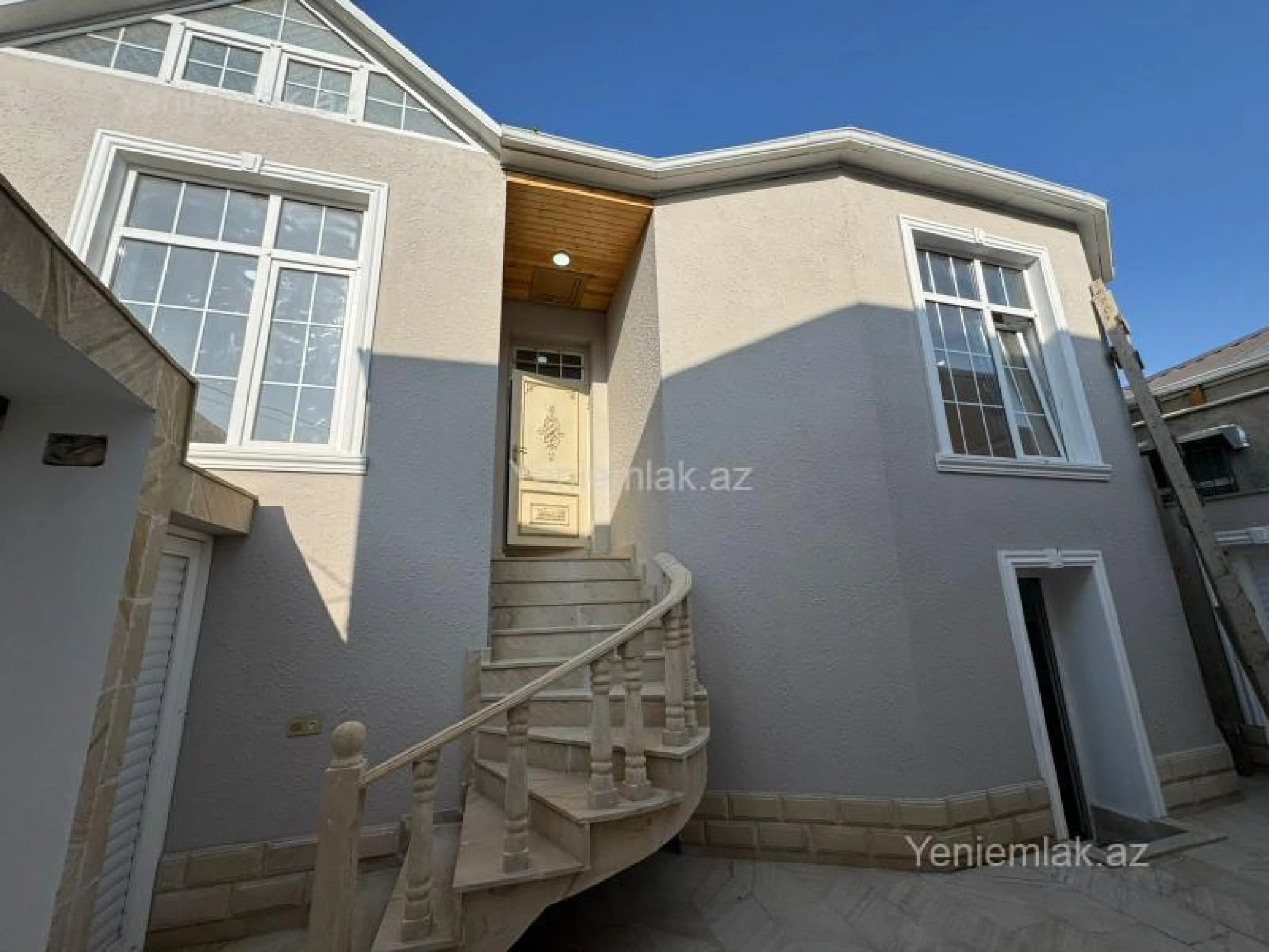 Satılır 6 otaqlı həyət evi 200 m²