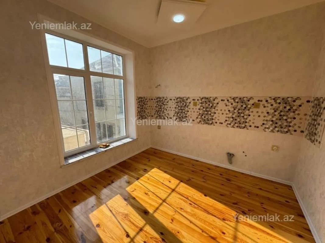 Satılır 6 otaqlı həyət evi 200 m²