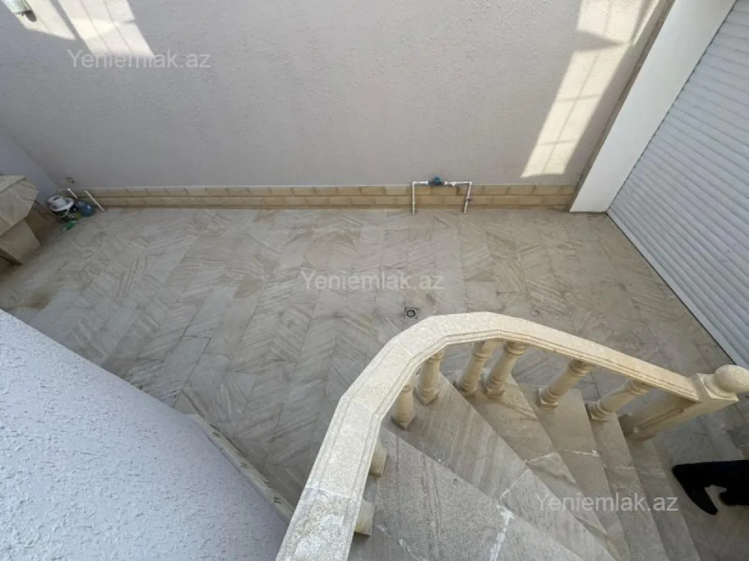 Satılır 6 otaqlı həyət evi 200 m²