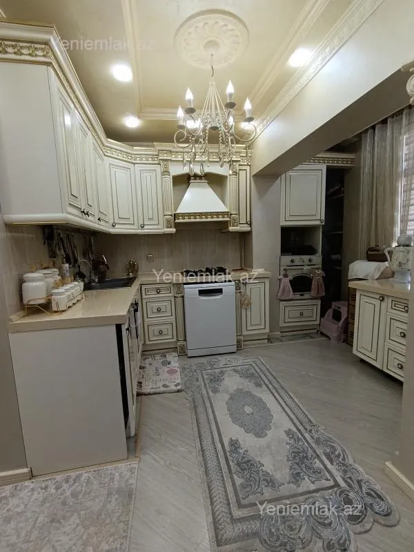 Satılır 5 otaqlı köhnə tikili 120 m²