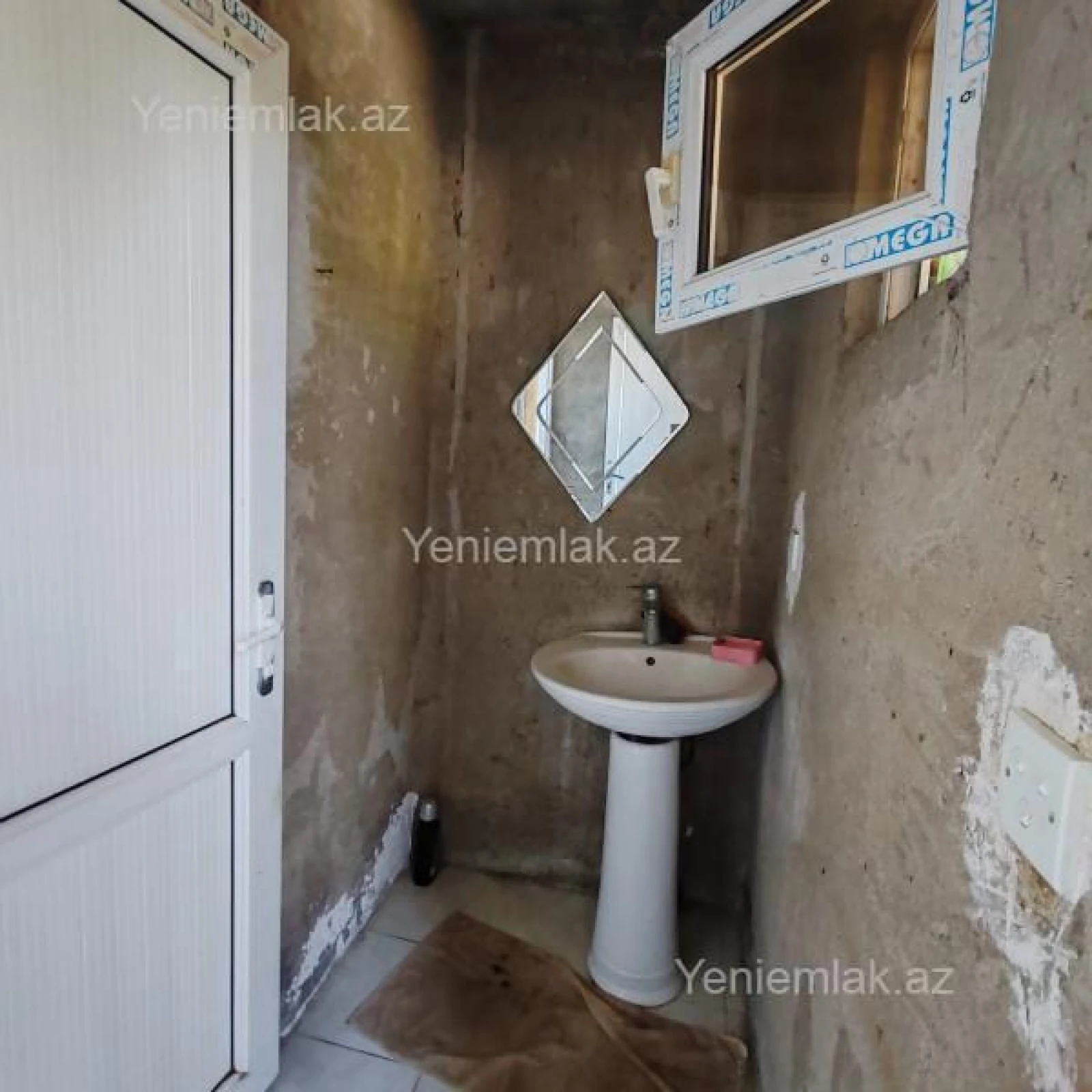 Satılır 4 otaqlı həyət evi 130 m²