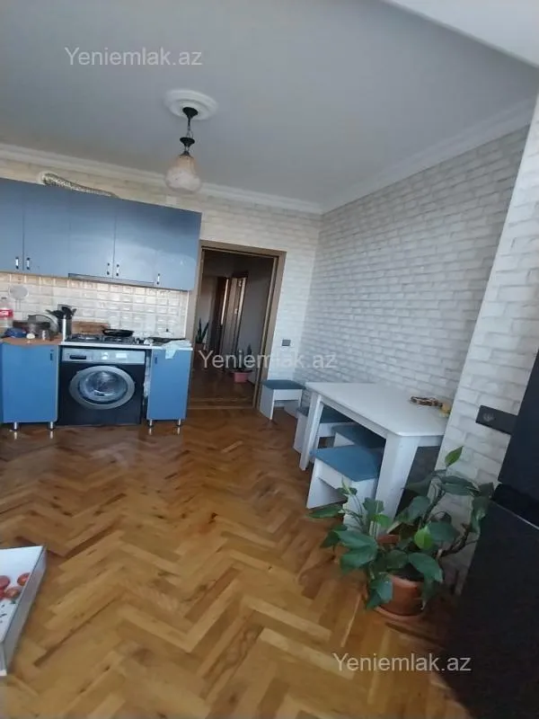 Satılır 4 otaqlı köhnə tikili 92 m²