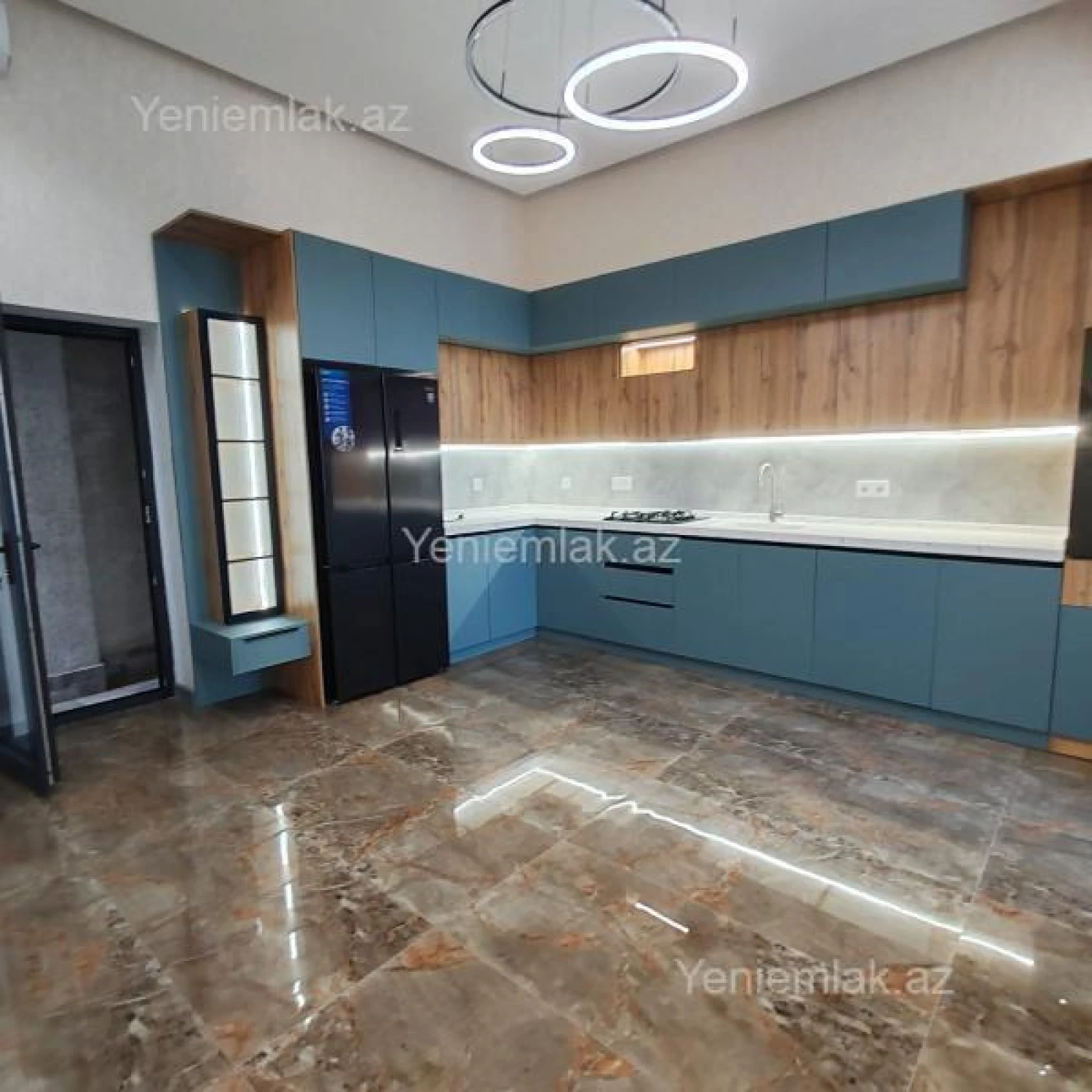 Satılır 5 otaqlı həyət evi 250 m²