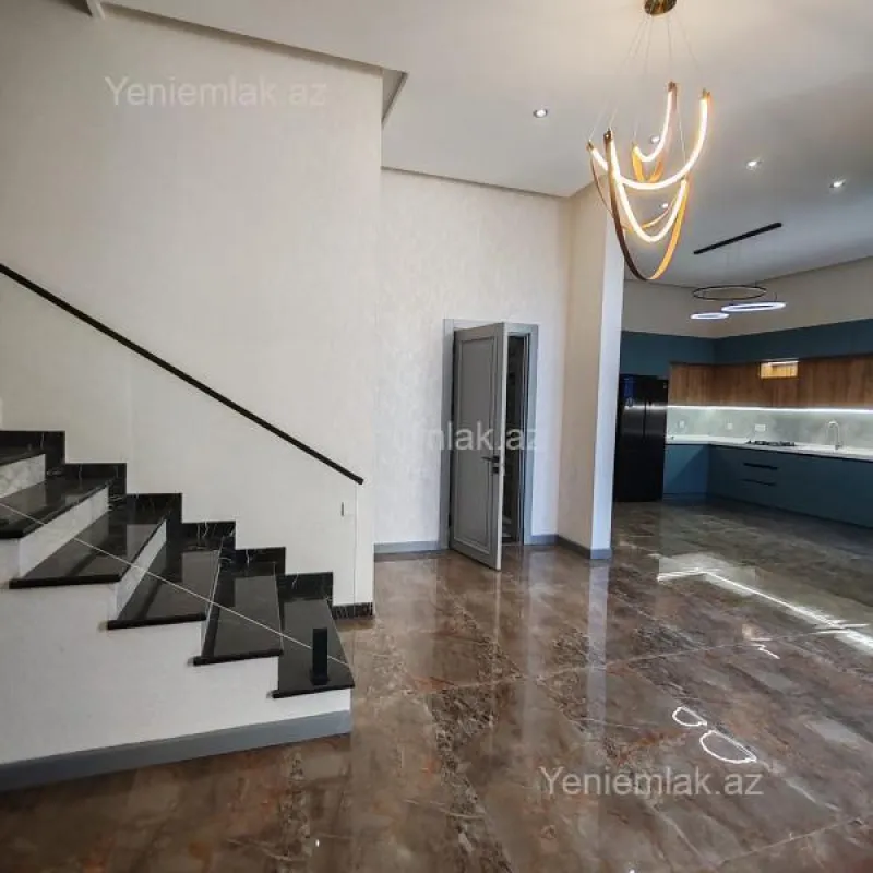 Satılır 5 otaqlı həyət evi 250 m²