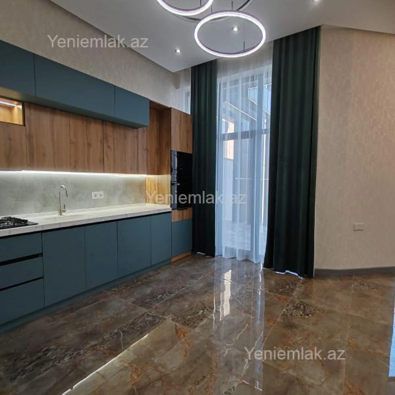 Satılır 5 otaqlı həyət evi 250 m²