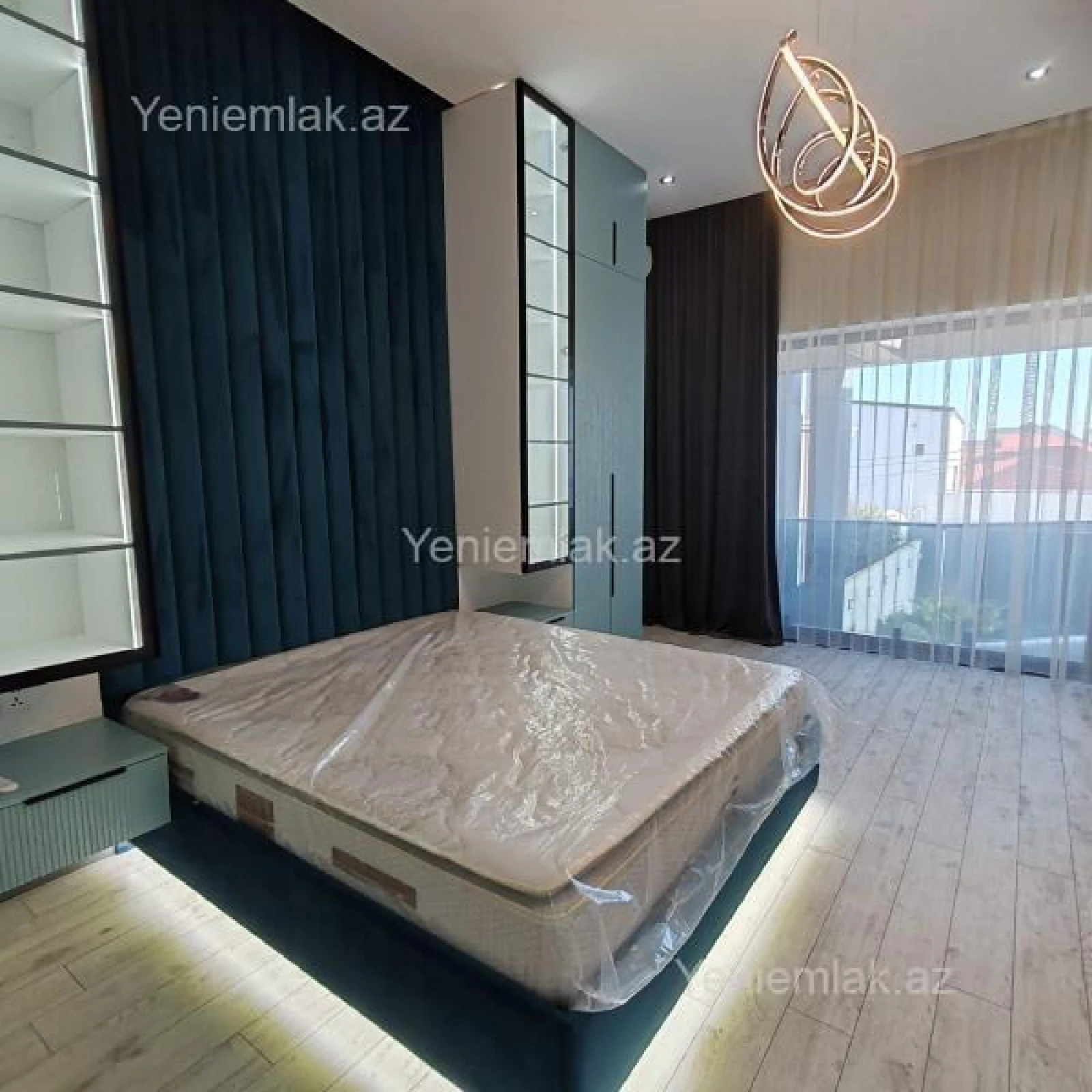 Satılır 5 otaqlı həyət evi 250 m²