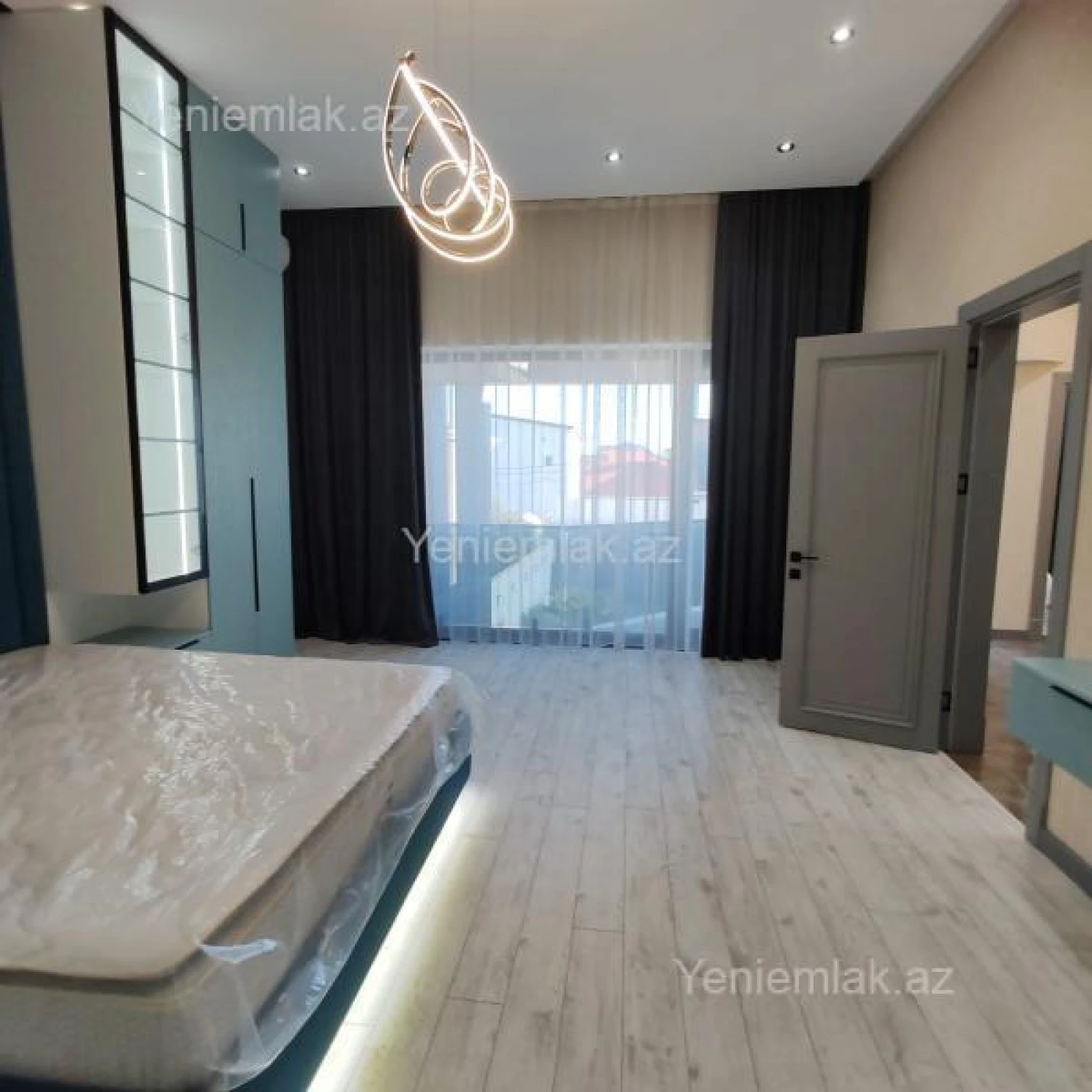 Satılır 5 otaqlı həyət evi 250 m²