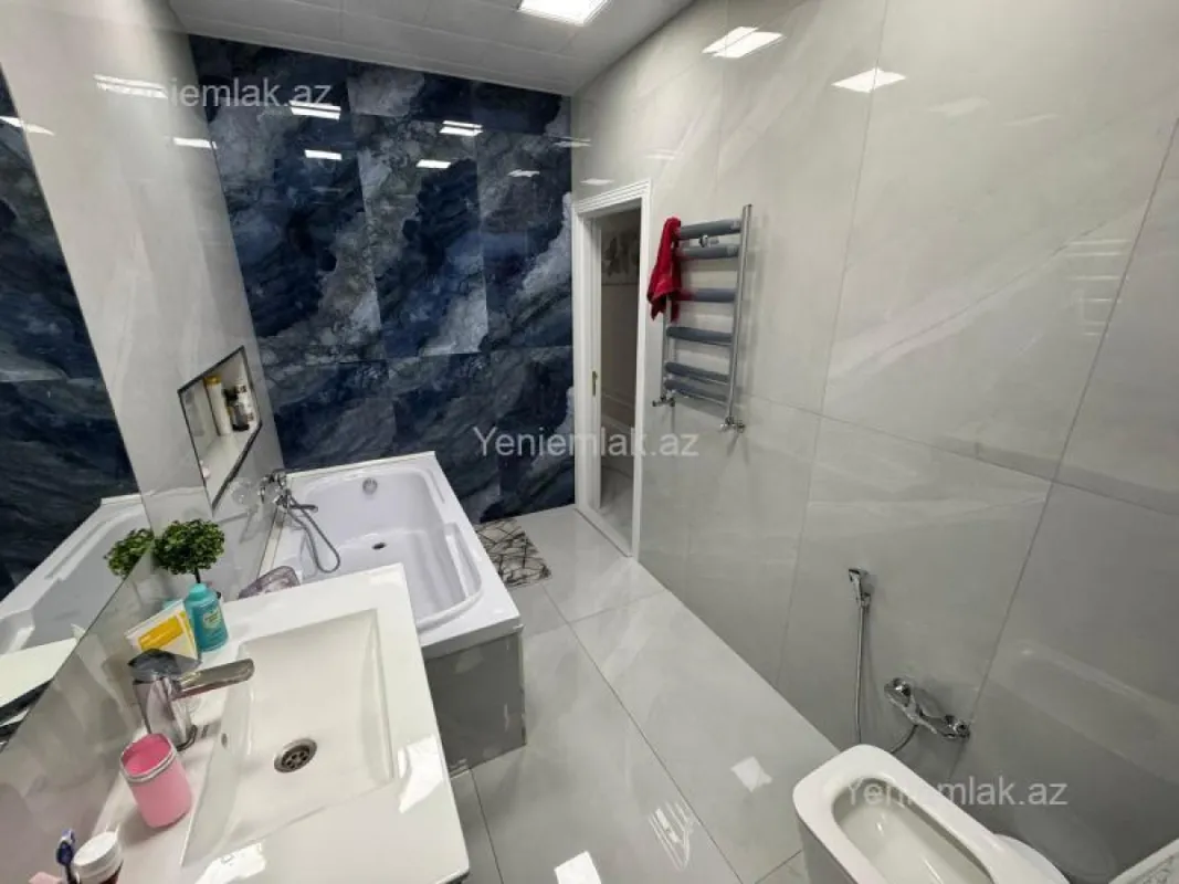 Satılır 3 otaqlı yeni tikili 105 m²