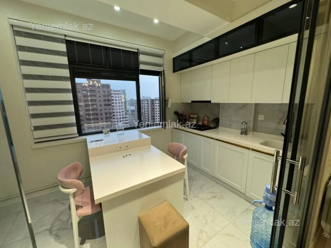 Satılır 3 otaqlı yeni tikili 105 m²