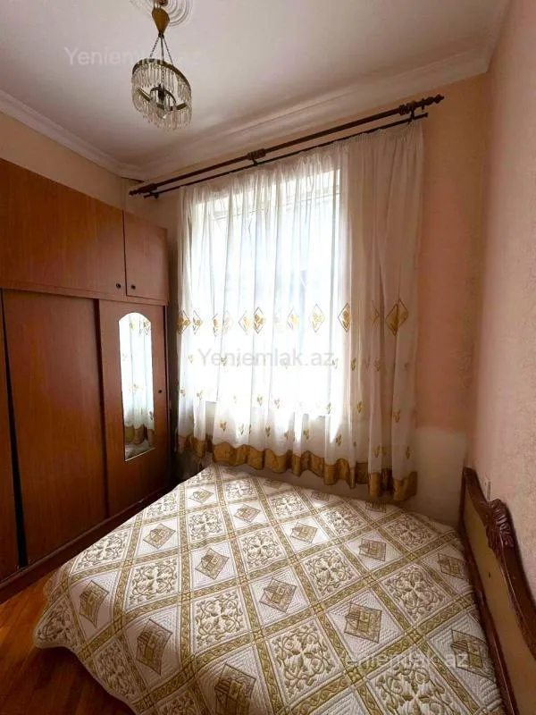 Satılır 2 otaqlı köhnə tikili 55 m²