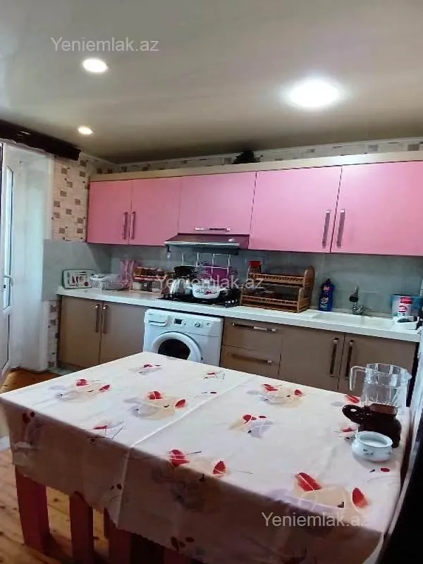 Satılır 3 otaqlı köhnə tikili 75 m²