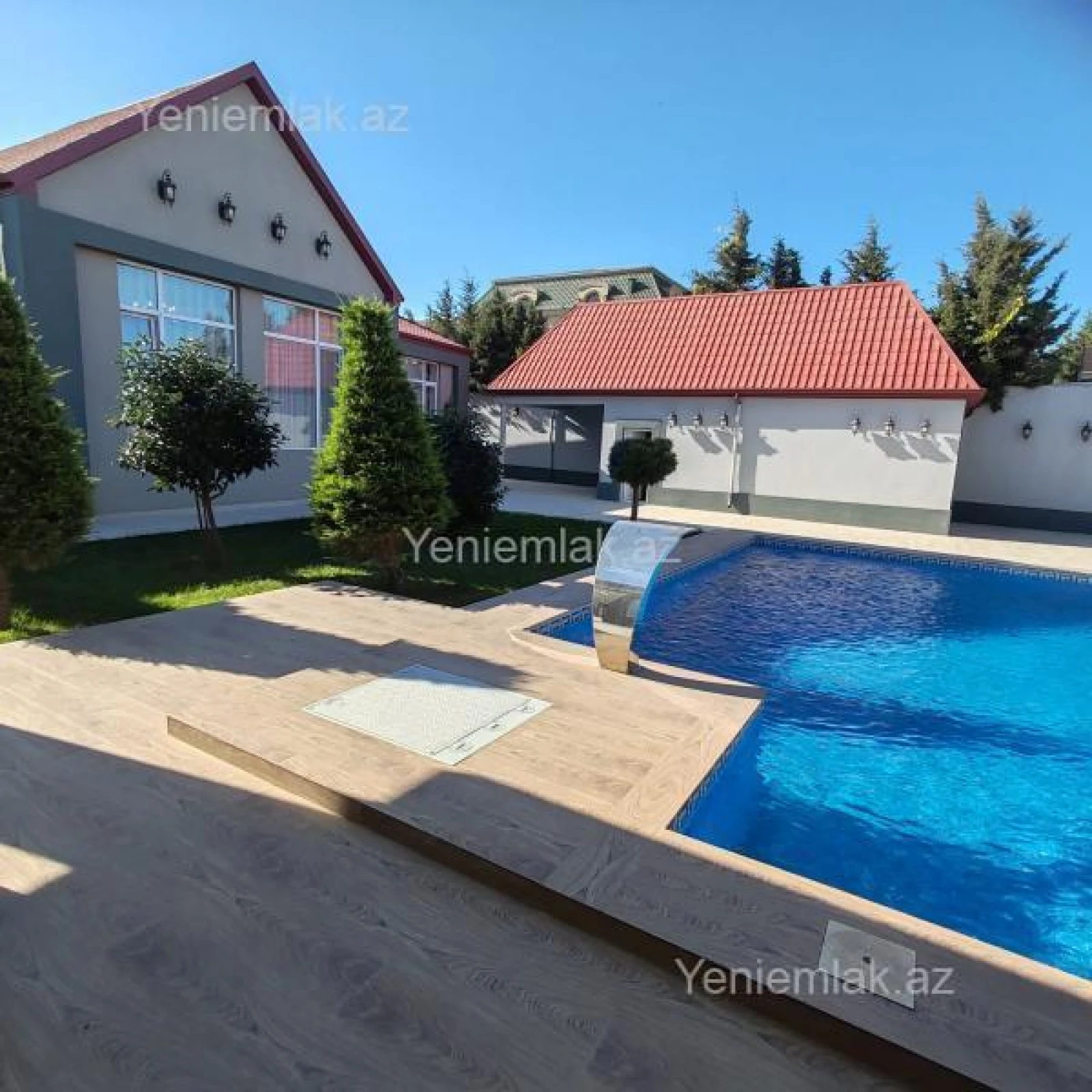 Satılır 5 otaqlı həyət evi 300 m²