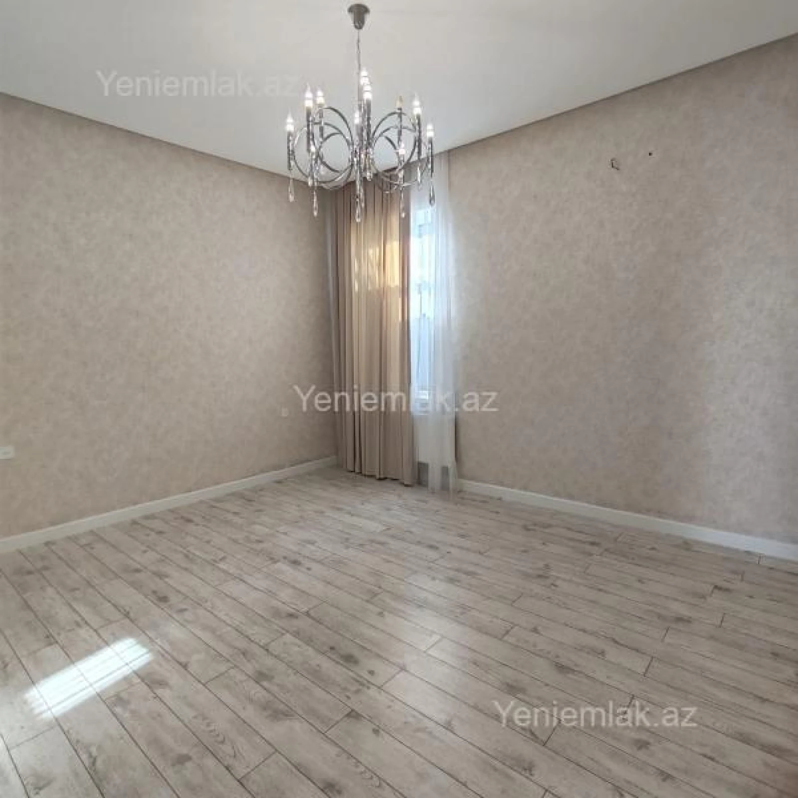 Satılır 5 otaqlı həyət evi 300 m²