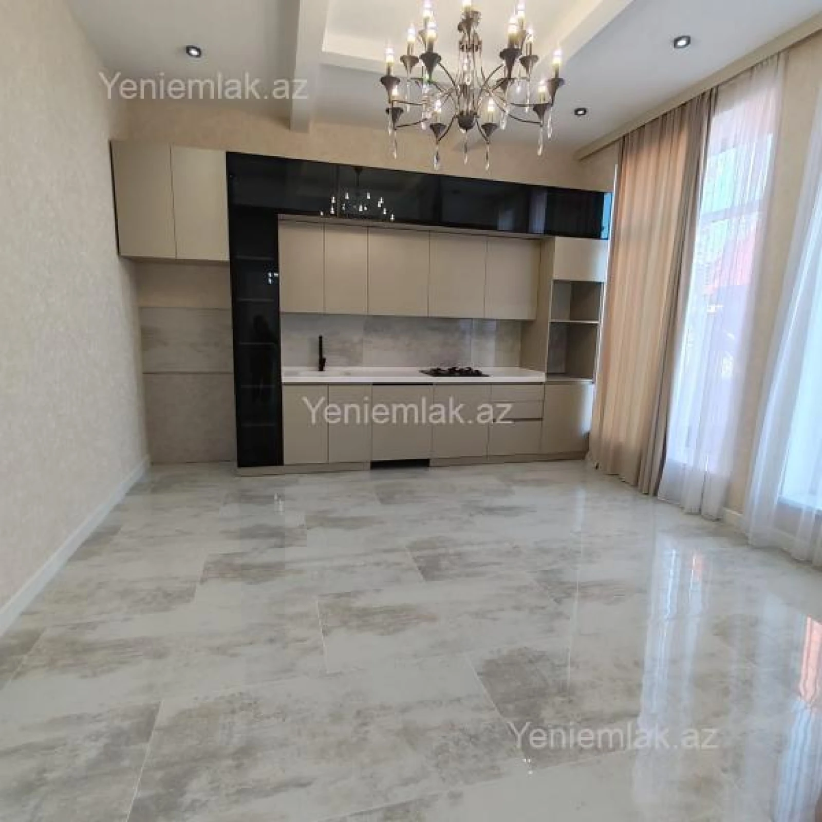 Satılır 5 otaqlı həyət evi 300 m²