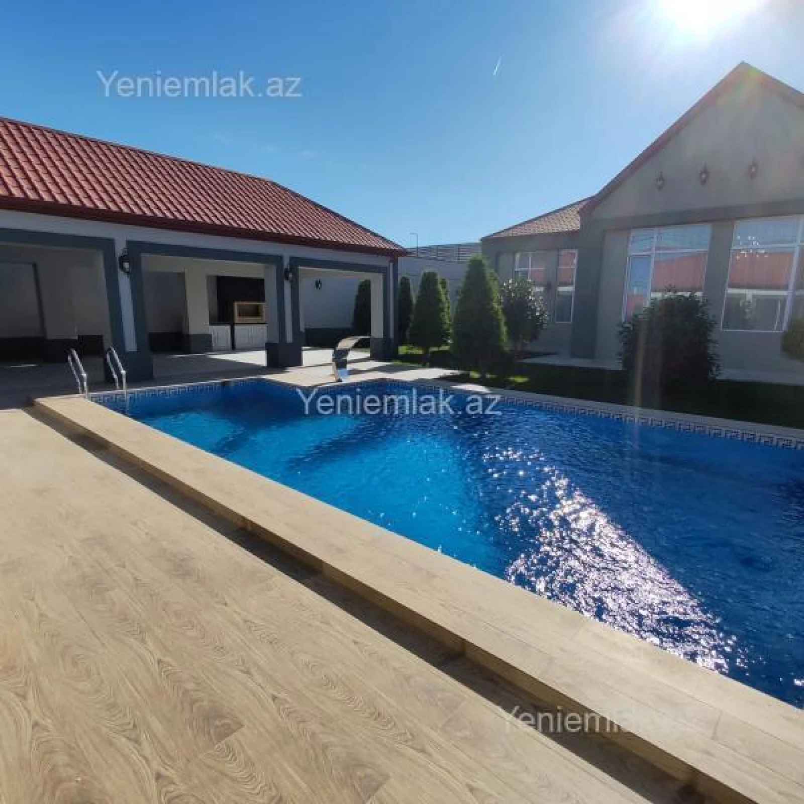 Satılır 5 otaqlı həyət evi 300 m²