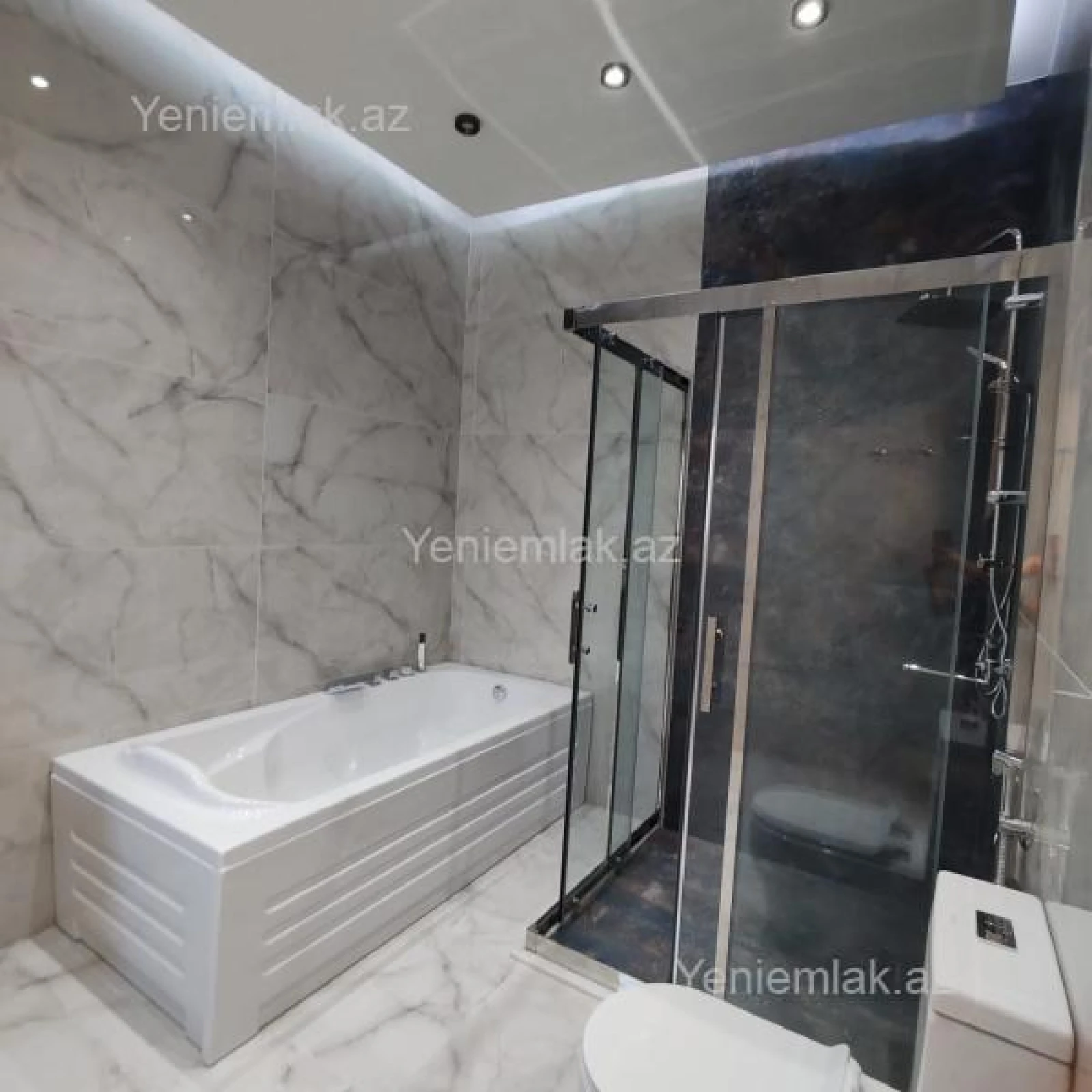 Satılır 5 otaqlı həyət evi 300 m²