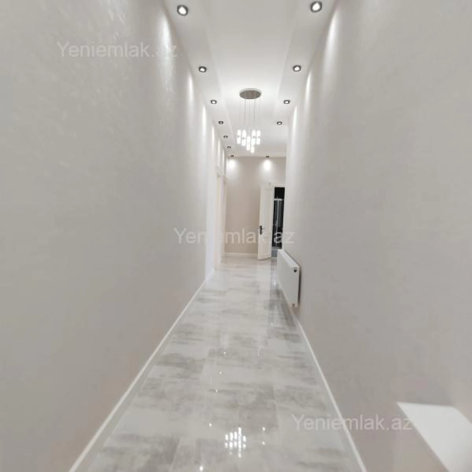 Satılır 5 otaqlı həyət evi 300 m²