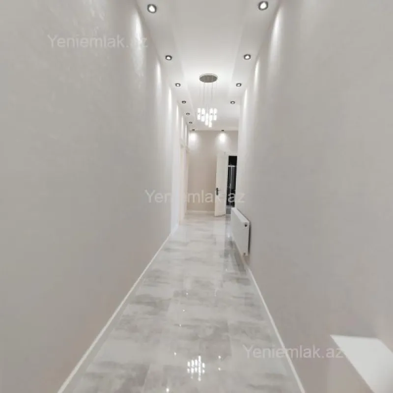Satılır 5 otaqlı həyət evi 300 m²