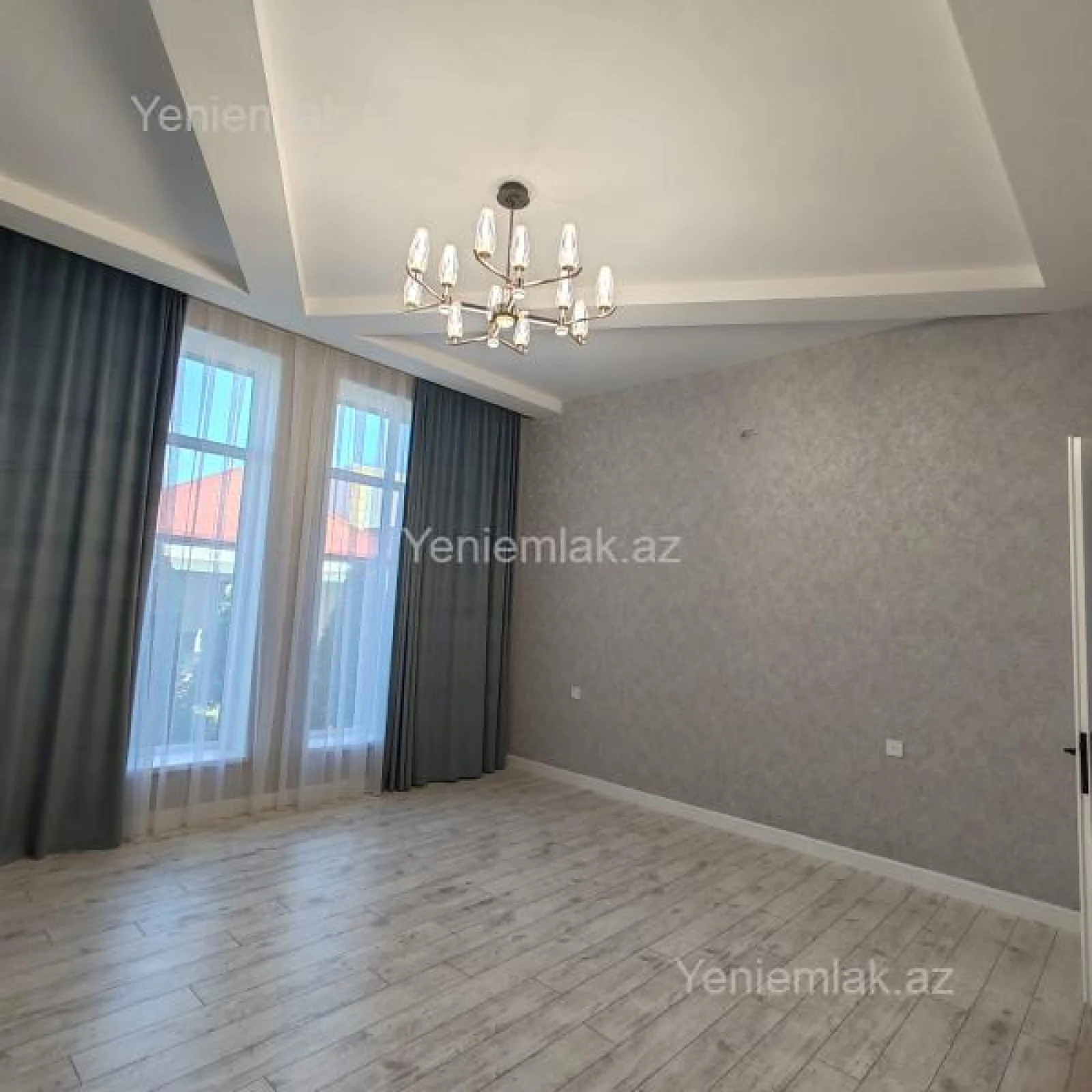 Satılır 5 otaqlı həyət evi 300 m²