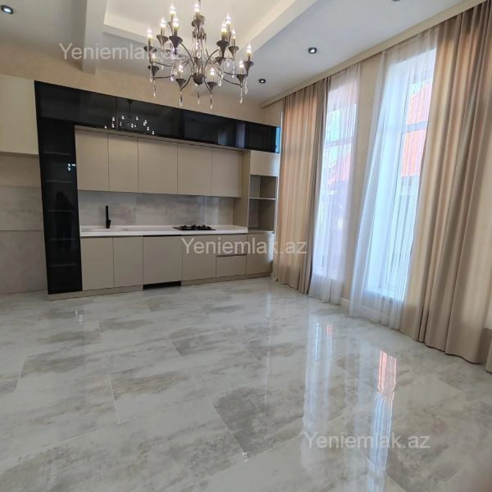 Satılır 5 otaqlı həyət evi 300 m²