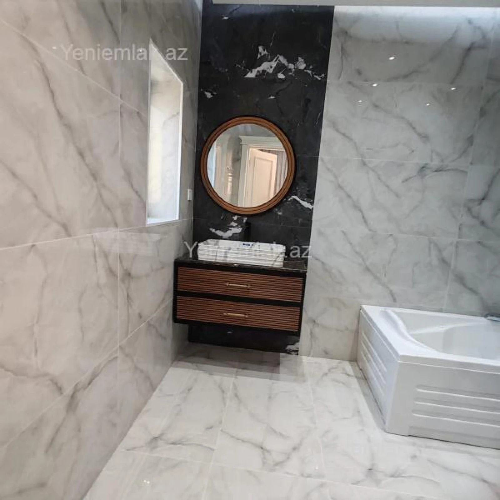 Satılır 5 otaqlı həyət evi 300 m²