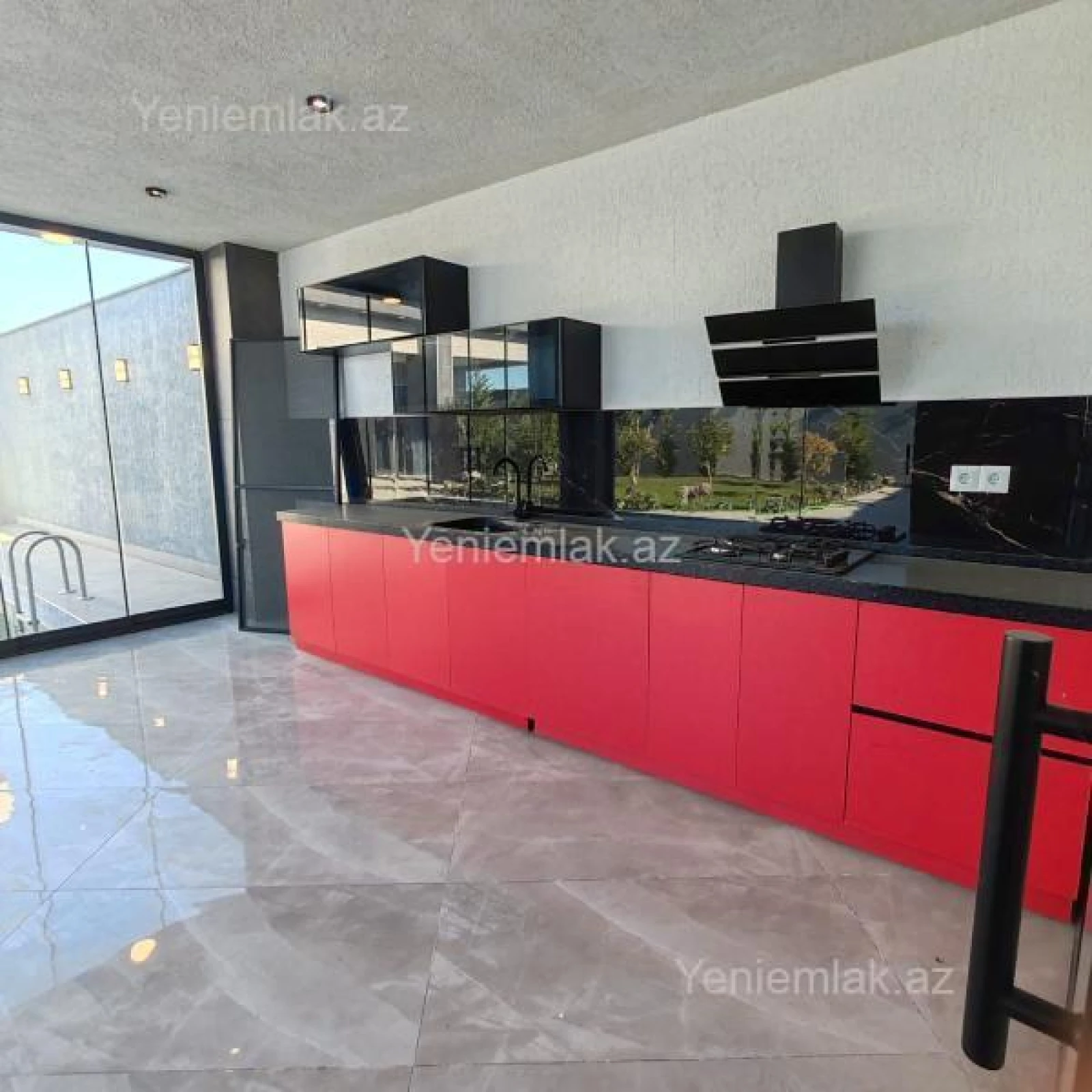 Satılır 4 otaqlı həyət evi 250 m²