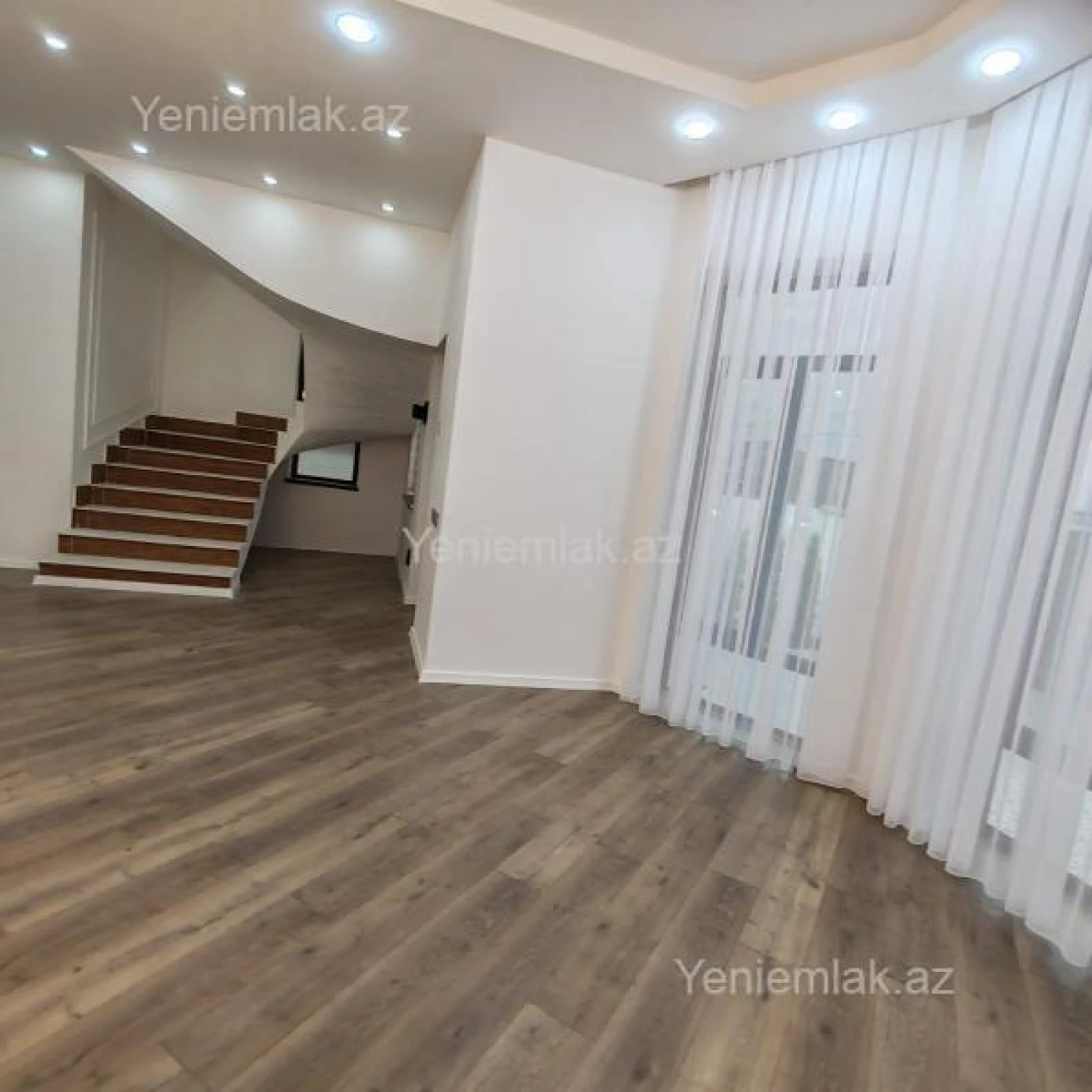 Satılır 5 otaqlı həyət evi 210 m²
