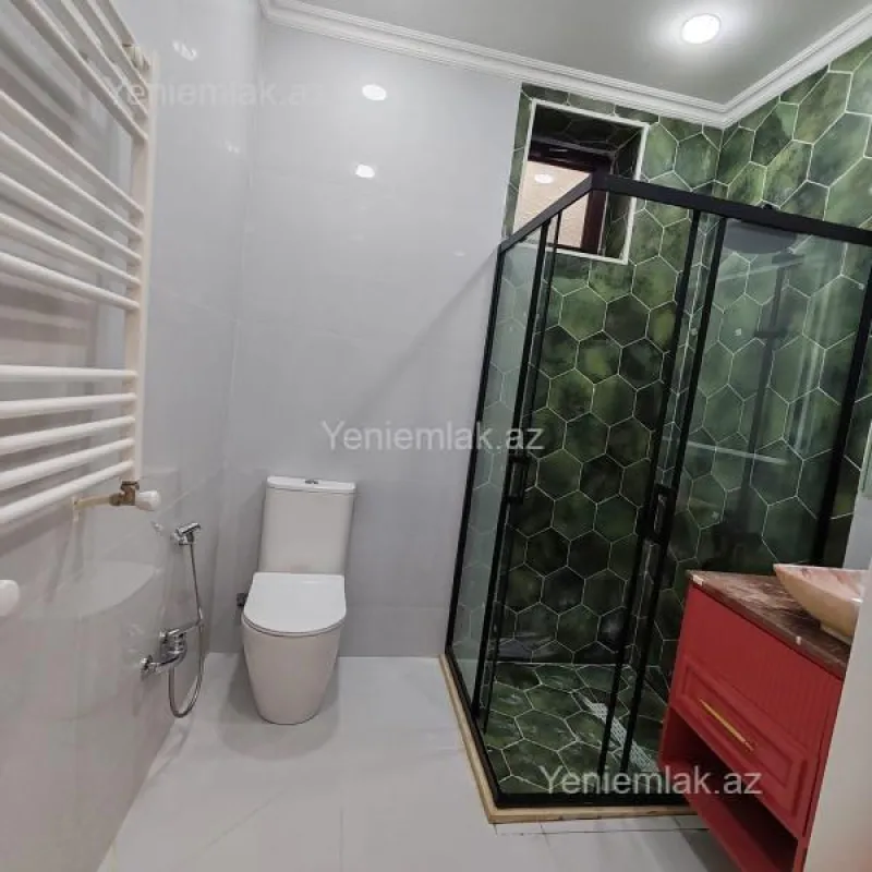 Satılır 5 otaqlı həyət evi 210 m²