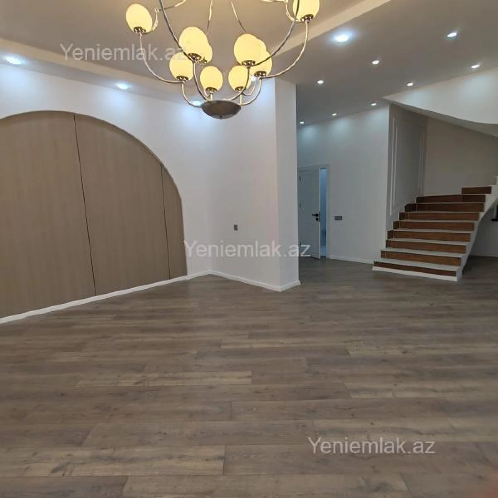 Satılır 5 otaqlı həyət evi 210 m²
