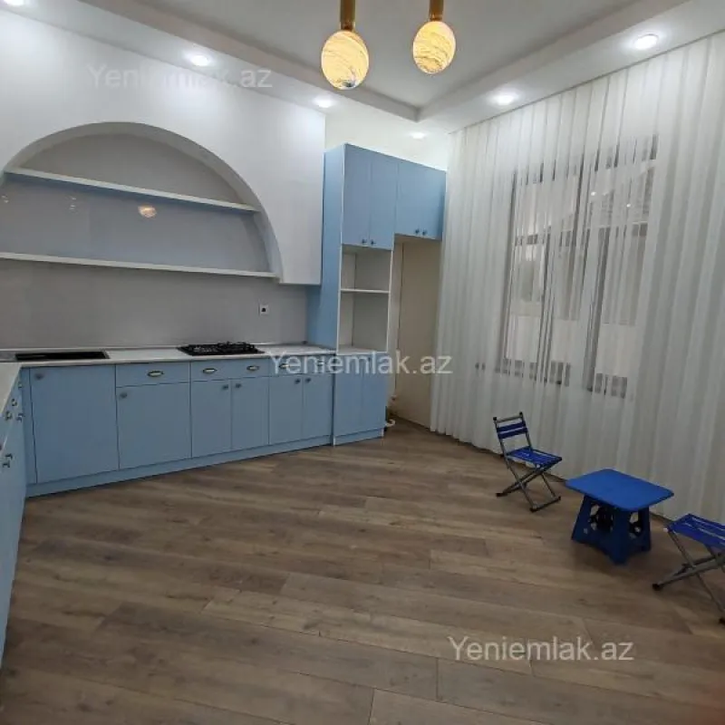Satılır 5 otaqlı həyət evi 210 m²