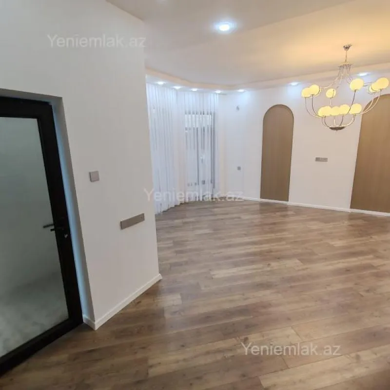 Satılır 5 otaqlı həyət evi 210 m²