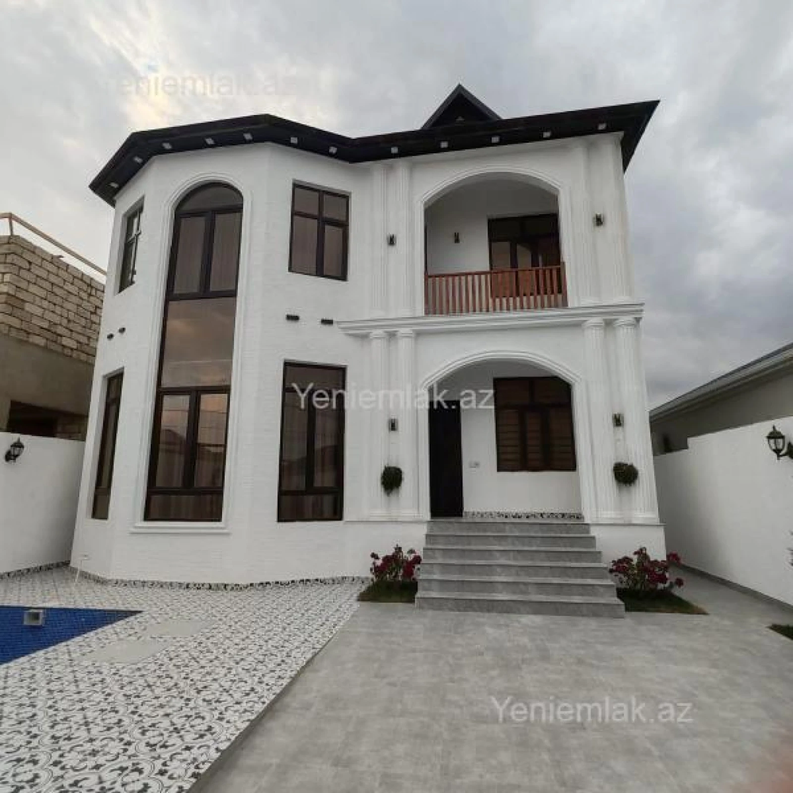 Satılır 5 otaqlı həyət evi 210 m²