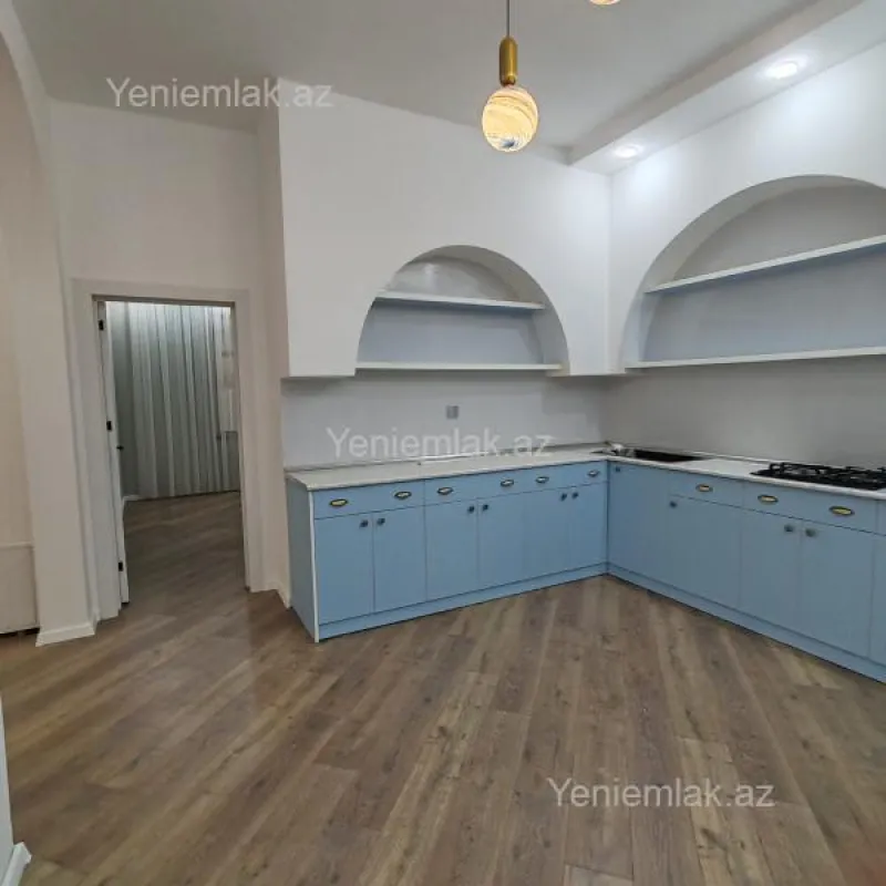 Satılır 5 otaqlı həyət evi 210 m²
