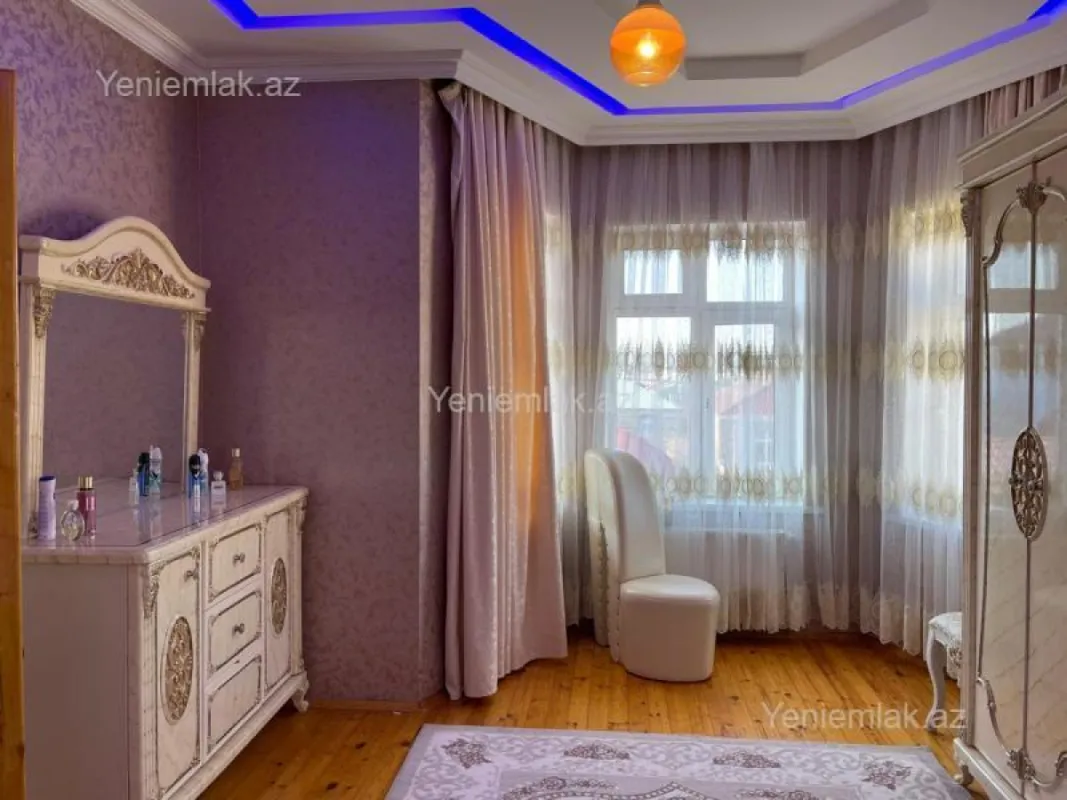 Satılır 6 otaqlı həyət evi 160 m²