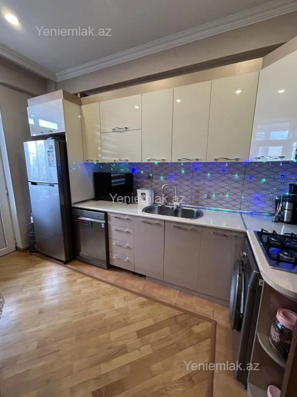 Satılır 4 otaqlı yeni tikili 145 m²